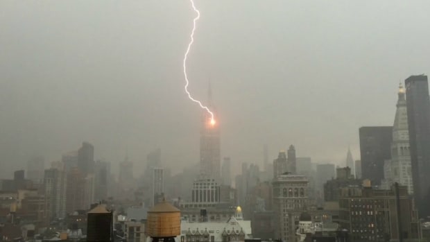 empire-state-building-noah-syndergaard-lightning.jpg